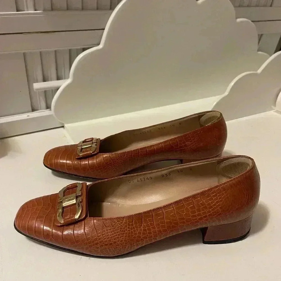 Salvatore Ferragamo Authentic Loafers WOMEN shoes, chic and comfy - Picture 13 of 16